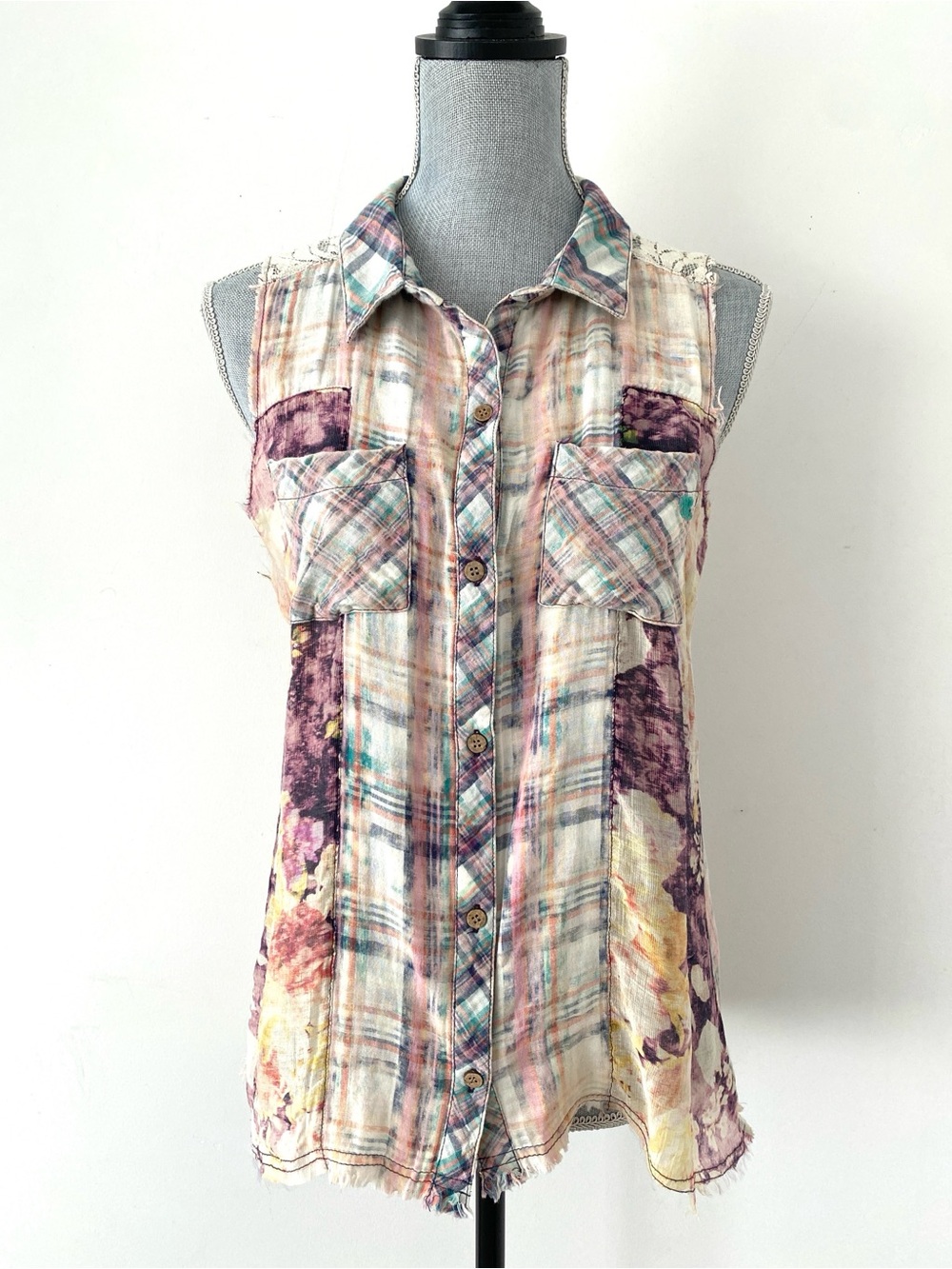 Miss Me Cream & Purple Sleeveless Plaid Floral Button-Down Top Sz M